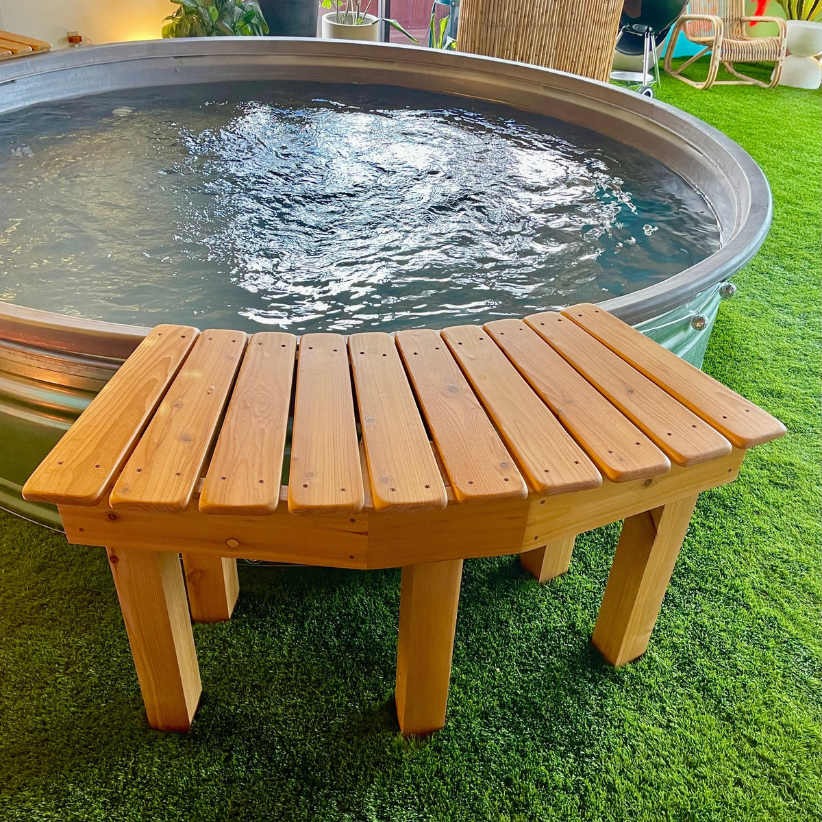 Curved Cedar Bench – Cowboy Pools